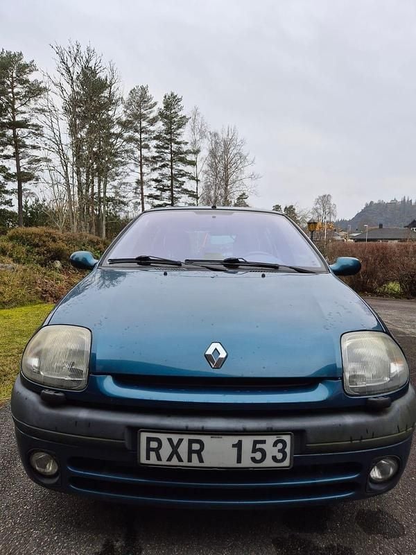 Begagnad 2001 Renault Clio II Halvkombi | 24 500 kr (Marknadspris) - Bild 1/4
