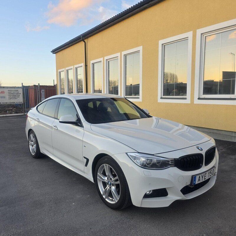 Vit Begagnad 2015 BMW 320 Gran Turismo M Sport Halvkombi | 169 900 kr (Marknadspris) - Bild 1/4