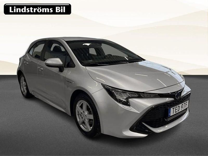 Begagnad Toyota Corolla Hybrid Active 124 HK (91 kW) 2021 Silver