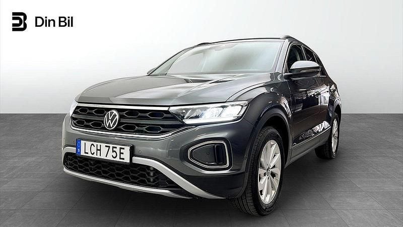 Grå (indium grey metallic) Begagnad 2024 VW T-Roc Life SUV | 329 900 kr (Dyr) - Bild 1/4