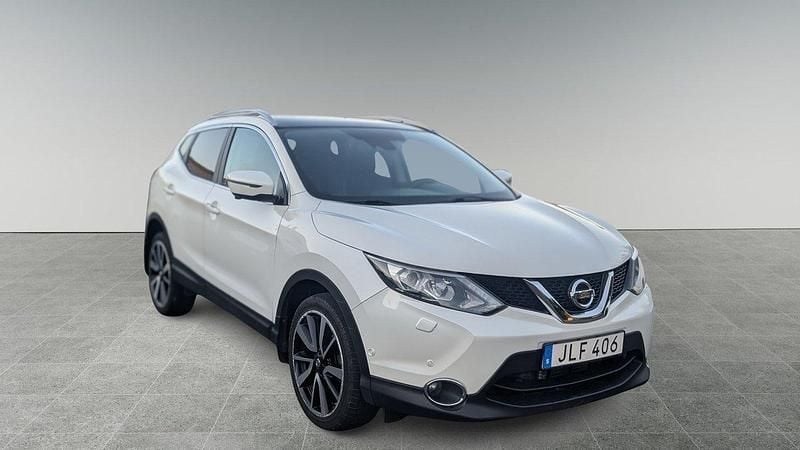Vit Begagnad 2015 Nissan Qashqai SUV | 139 900 kr (Marknadspris) - Bild 1/4