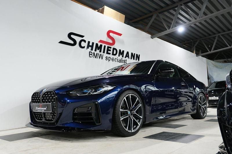 Mörkblå Begagnad 2020 BMW M440 M Sport Sedan | 589 900 kr (Dyr) - Bild 1/4