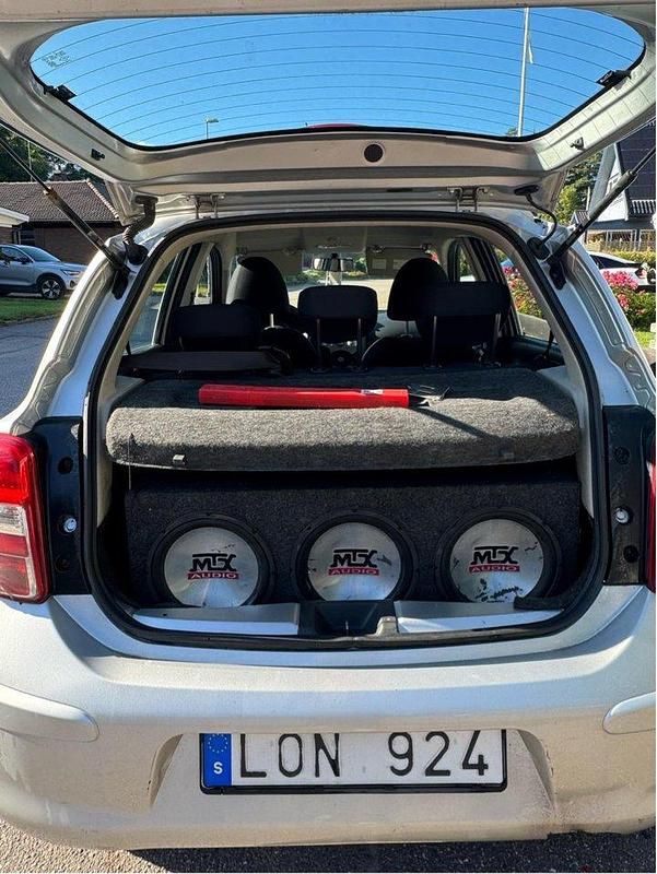 Silver Begagnad 2011 Nissan Micra Halvkombi | 15 000 kr - Bild 1/4