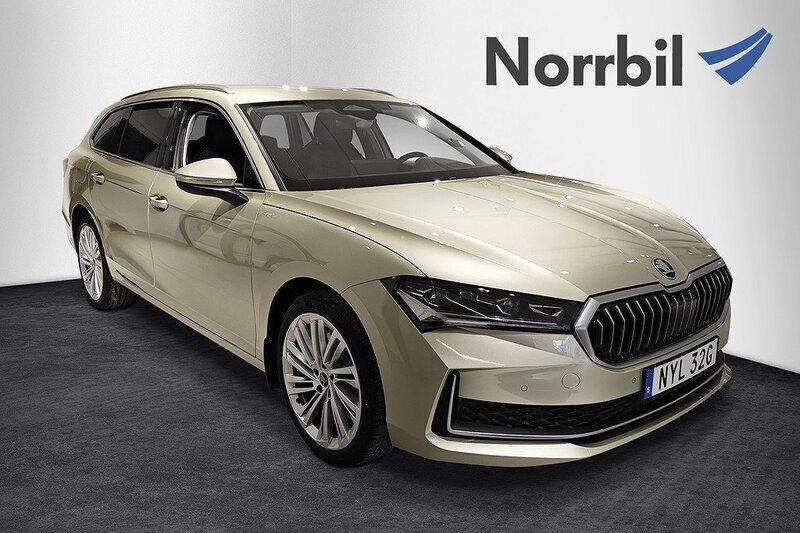 Ljusgul Ny 2025 Skoda Superb LAURIN & KLEMENT Kombi | 571 500 kr - Bild 1/4