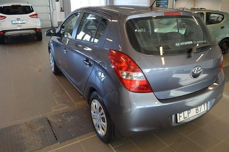 Begagnad Hyundai i20 Select 78 HK (57 kW) 2010 Mörkgrå Halvkombi