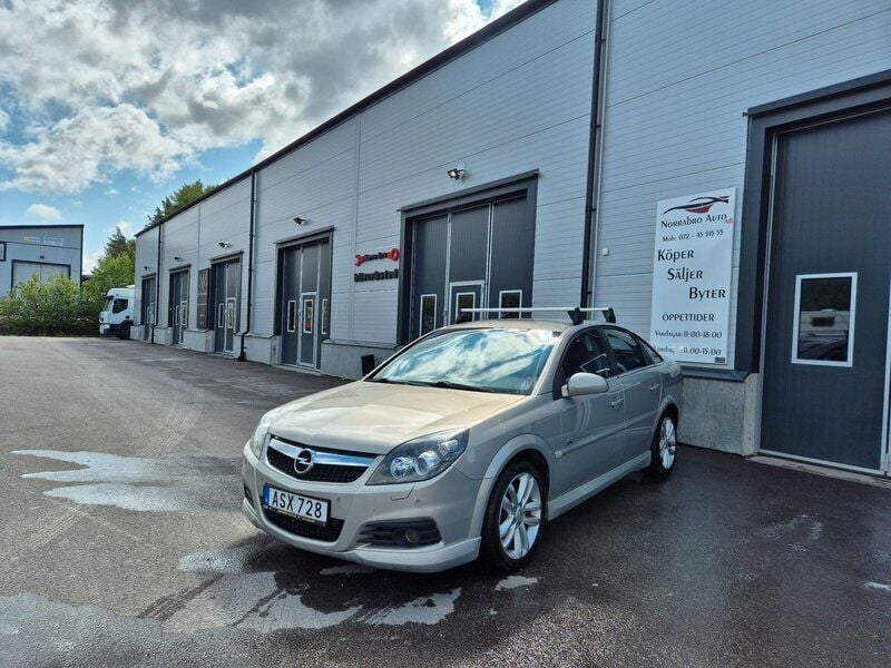 Silver Begagnad 2007 Opel Vectra GTS Halvkombi | 32 900 kr - Bild 1/4