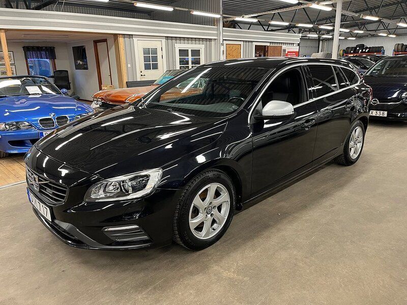 Svart Begagnad 2014 Volvo V60 R-Design Momentum Kombi | 139 900 kr (Lite dyr) - Bild 1/4