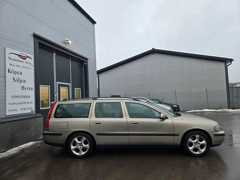 Begagnad Volvo V70 200 HK (147 kW) 2000 Ljusbrun Kombi