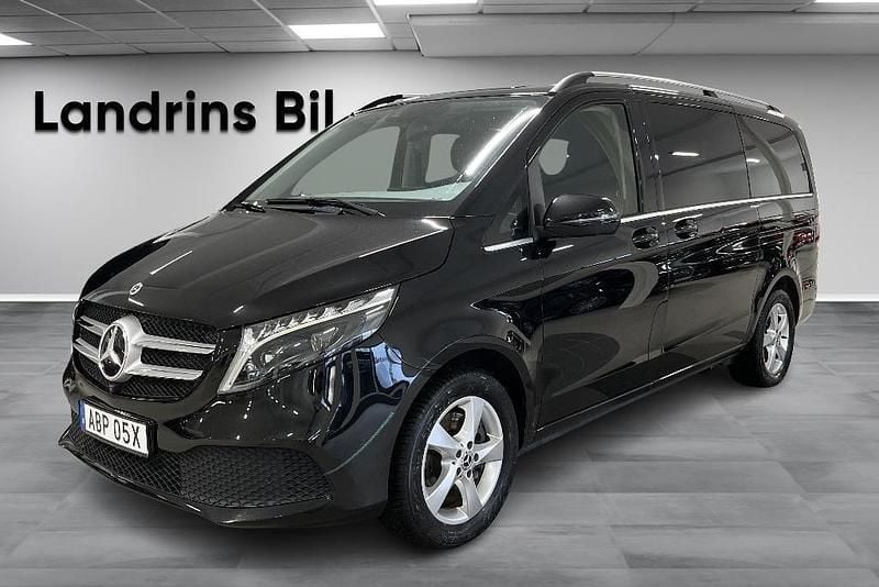 Svart Begagnad 2023 Mercedes V250 Avantgarde Minibuss | 699 900 kr (Dyr) - Bild 1/4