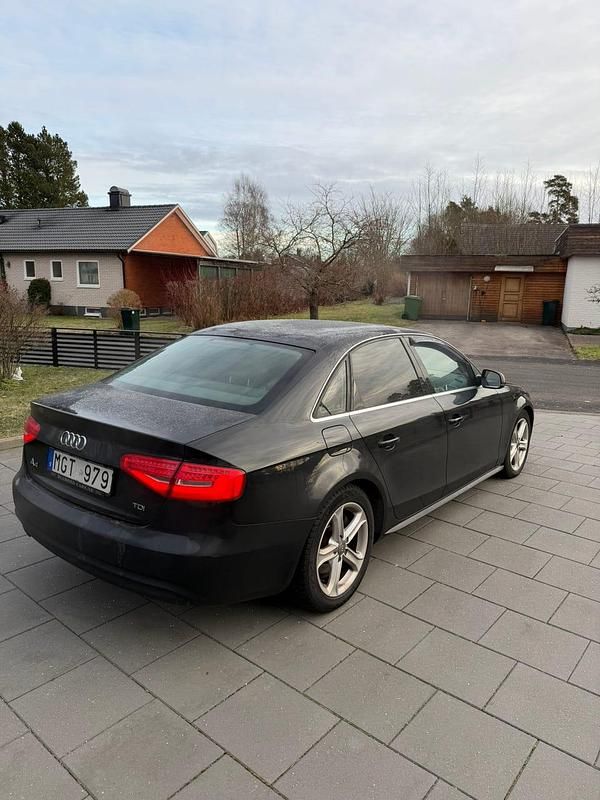 Begagnad Audi A4 136 HK (100 kW) 2012 Svart Sedan