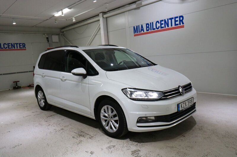 Vit Begagnad 2015 VW Touran Minibuss | 129 000 kr (Dyr) - Bild 1/4