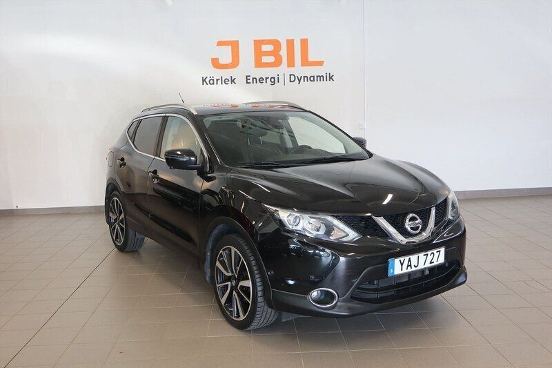 Svart Begagnad 2015 Nissan Qashqai 360º SUV | 104 900 kr (Bra pris) - Bild 1/4