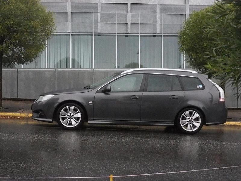 Grå Begagnad 2012 Saab 9-3 Griffin Kombi | 50 000 kr (Superpris) - Bild 1/4