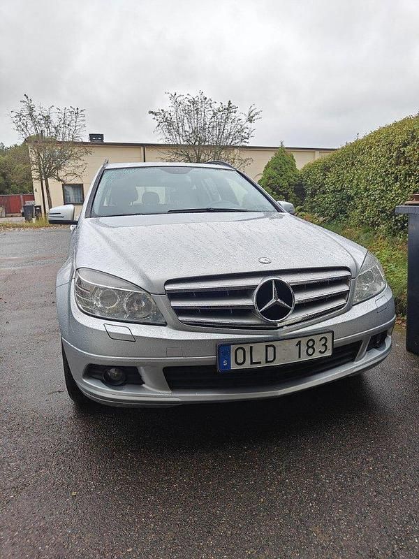 Silver Begagnad 2010 Mercedes C180 Kombi | 61 900 kr (Marknadspris) - Bild 1/4