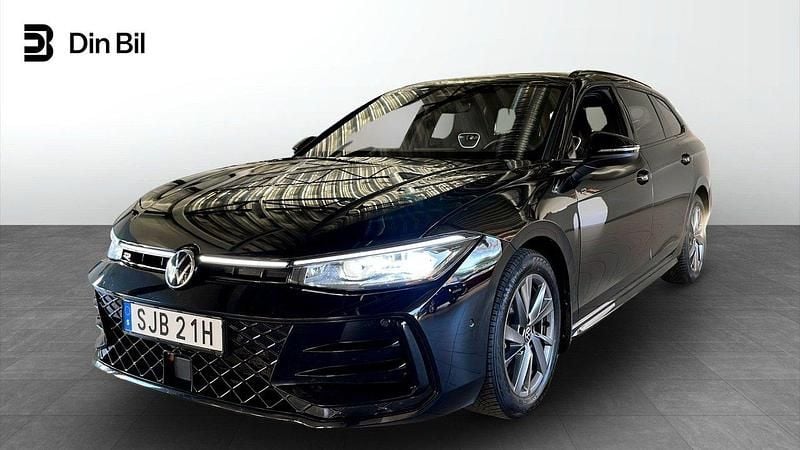 Svart Begagnad 2024 VW Passat R-line Kombi | 458 900 kr - Bild 1/4
