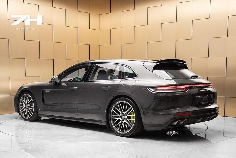 Begagnad Porsche Panamera Sport Turismo 441 HK (324 kW) 2021 Mörkgrå Kombi