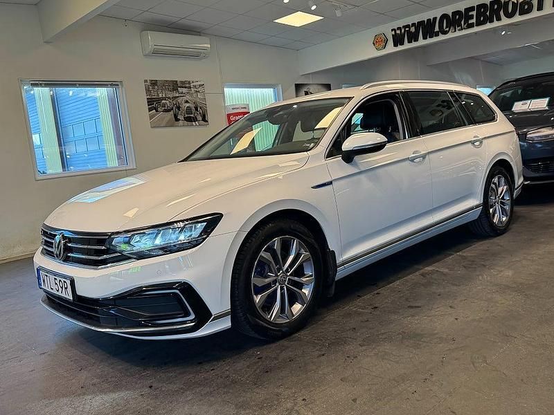 Begagnad VW Passat GTE 218 HK (160 kW) 2020 Vit Kombi