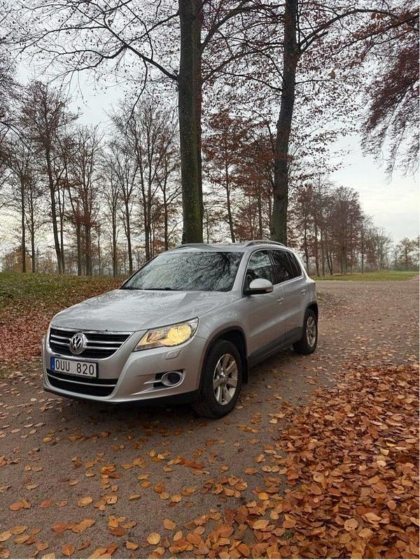 Silver Begagnad 2010 VW Tiguan Sportline SUV | 55 000 kr (Bra pris) - Bild 1/4