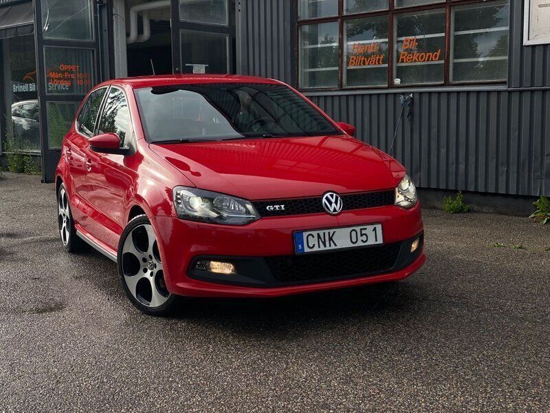 Röd Begagnad 2011 VW Polo GT Halvkombi | 109 900 kr (Dyr) - Bild 1/4