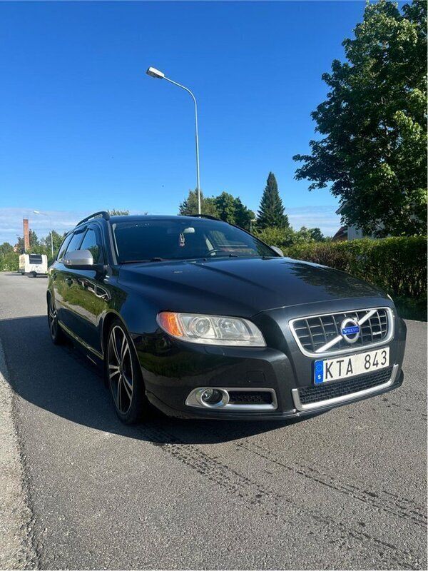 Grå Begagnad 2011 Volvo V70 Momentum Kombi | 59 000 kr (Marknadspris) - Bild 1/4