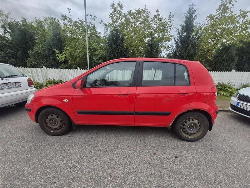 Röd Begagnad 2005 Hyundai Getz Halvkombi | 16 000 kr (Superpris) - Bild 1/4