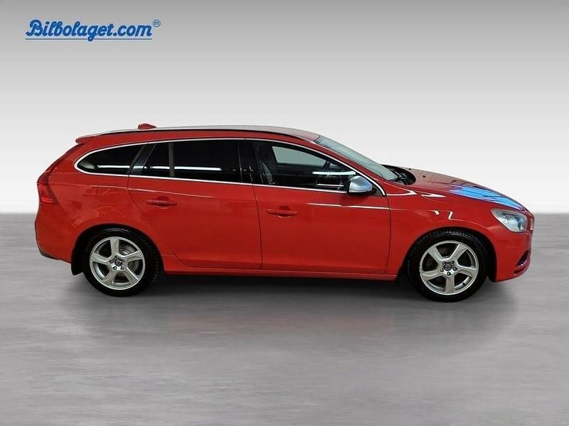 Begagnad Volvo V60 R-Design 207 HK (152 kW) 2011 Röd Kombi