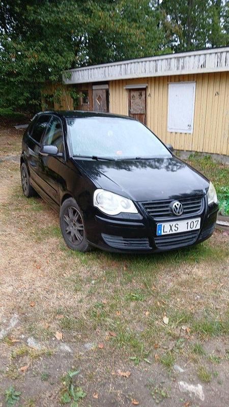 Svart Begagnad 2008 VW Polo Comfortline Halvkombi | 15 000 kr (Marknadspris) - Bild 1/2