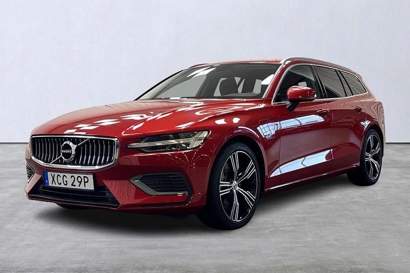 Röd Begagnad 2021 Volvo V60 Inscription Kombi | 369 000 kr (Marknadspris) - Bild 1/4