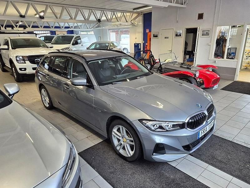 Begagnad BMW 330e 184 HK (135 kW) 2023 Grå Kombi