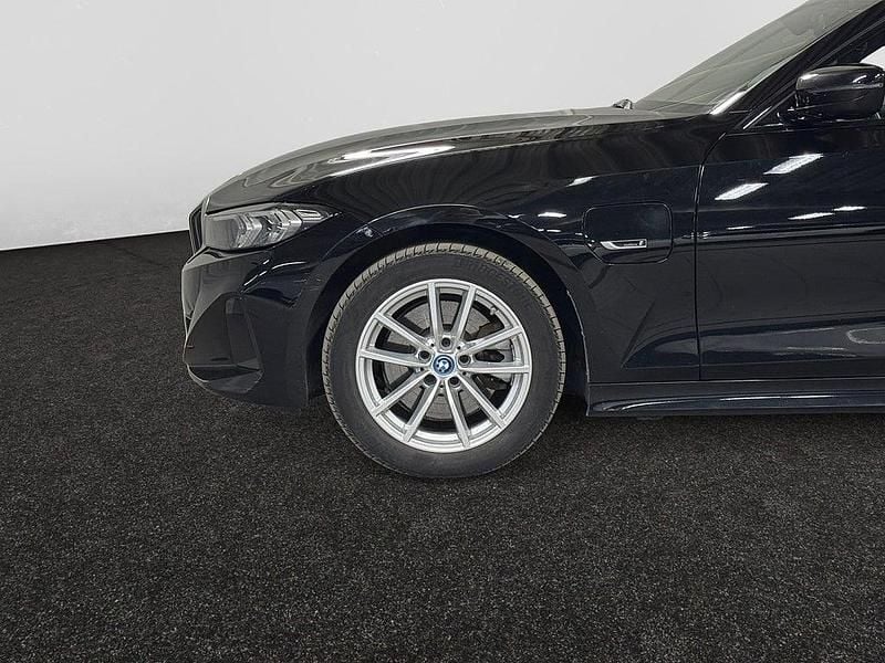 Begagnad BMW 330e 184 HK (135 kW) 2022 Svart Kombi