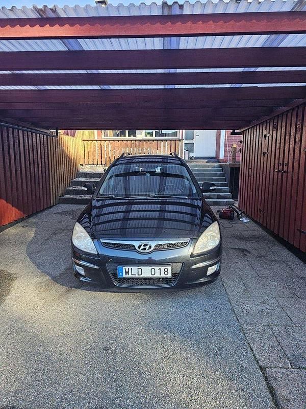 Svart Begagnad 2008 Hyundai i30 Kombi | 42 500 kr (Marknadspris) - Bild 1/4