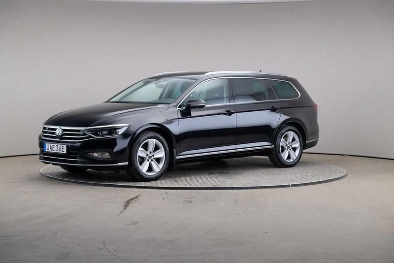 Svart Begagnad 2023 VW Passat Executive Kombi | 309 000 kr (Bra pris) - Bild 1/4