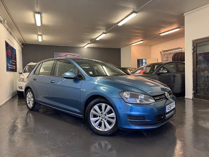 Begagnad VW Golf VII 110 HK (80 kW) 2014 Blå Halvkombi