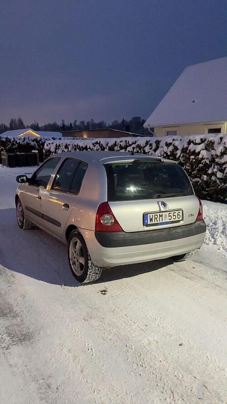 Begagnad 2005 Renault Clio II Halvkombi | 23 000 kr - Bild 1/4