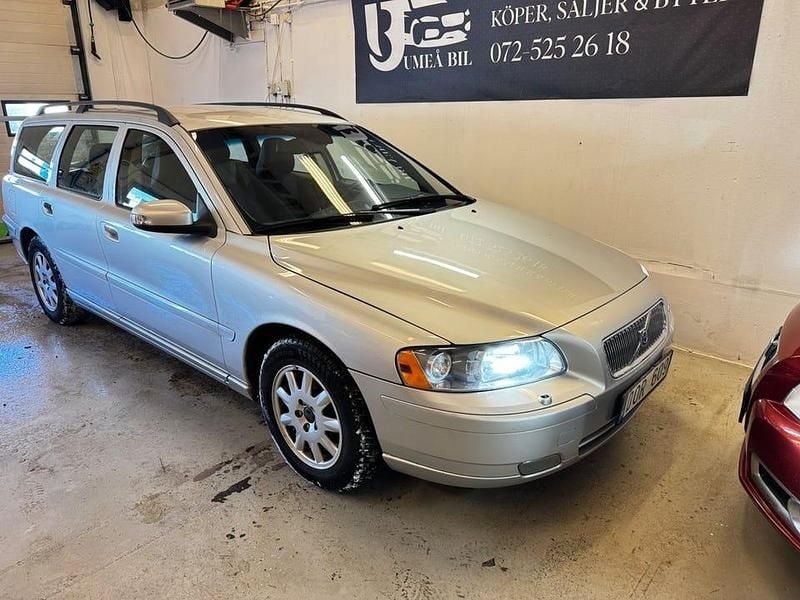 Begagnad Volvo V70 Momentum 170 HK (125 kW) 2008 Silver Kombi