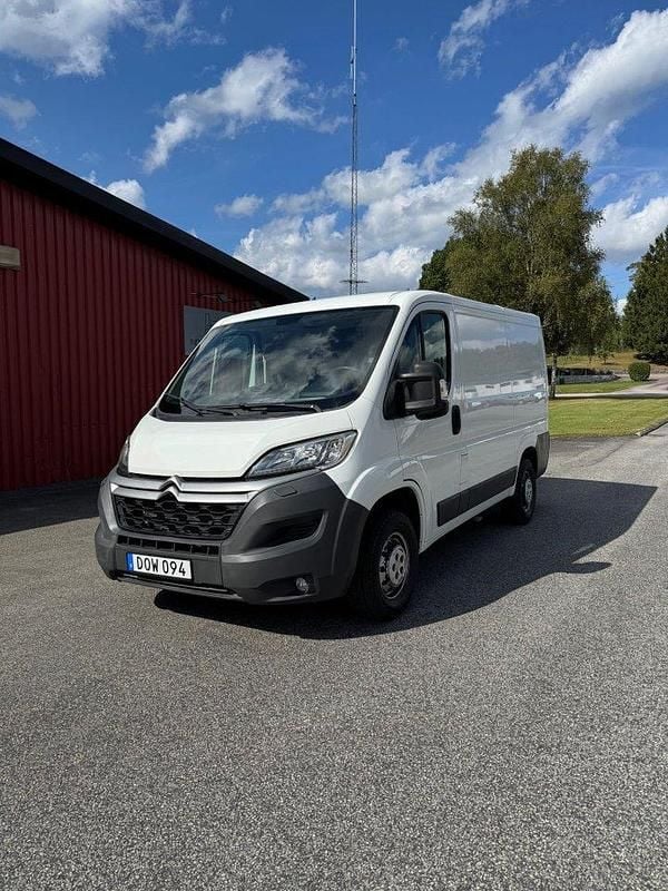Vit Begagnad 2015 Citroën Jumper Minibuss | 110 000 kr (Marknadspris) - Bild 1/4
