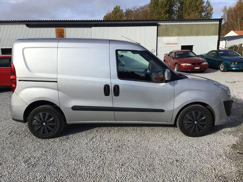 Begagnad Fiat Doblò 120 HK (88 kW) 2014 Grå Minibuss