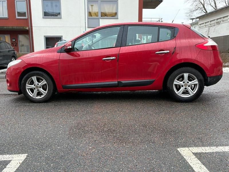 Begagnad 2009 Renault Mégane III Halvkombi | 24 000 kr (Marknadspris) - Bild 1/4