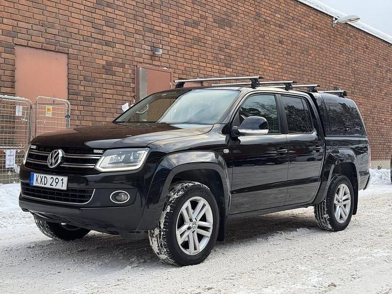 Svart Begagnad 2016 VW Amarok Highline Pickup | 178 500 kr (Marknadspris) - Bild 1/4