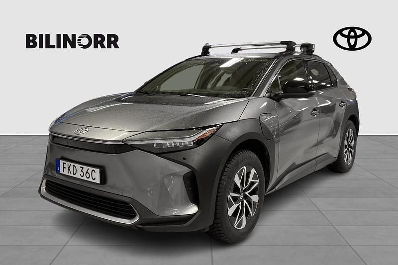 Begagnad Toyota bZ4X Executive 252 kW (343 HK) 2023 Silver SUV