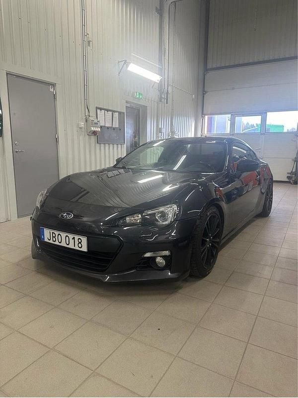 Grå Begagnad 2016 Subaru BRZ Sportkupé | 178 000 kr - Bild 1/4