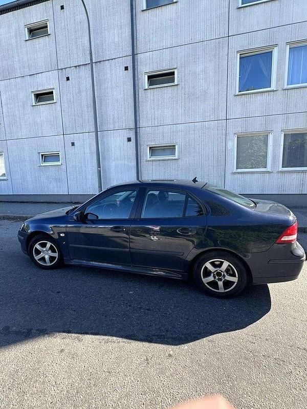 Blå Begagnad 2004 Saab 9-3 Vector Sedan | 19 000 kr (Superpris) - Bild 1/4