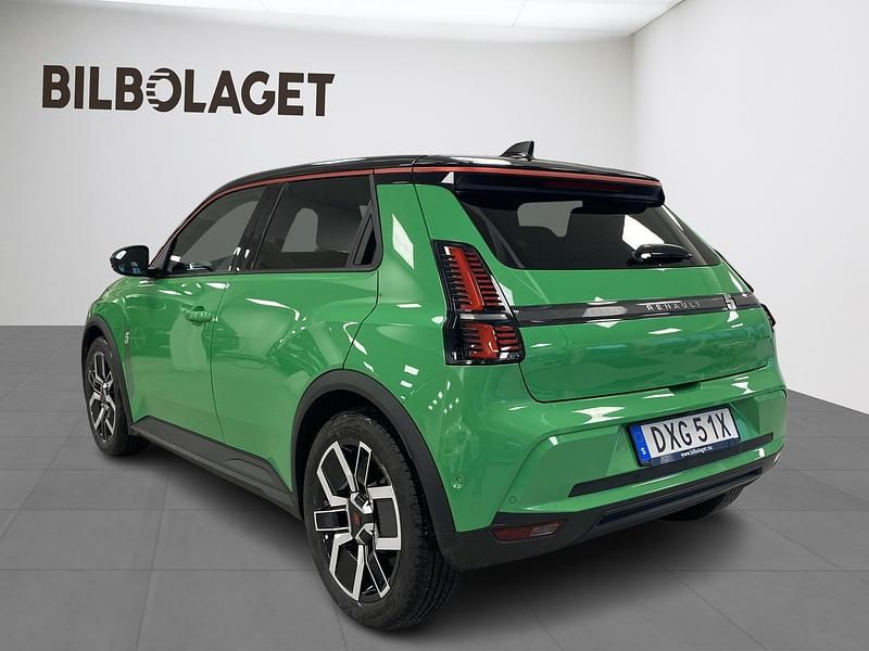 Begagnad Renault 5 E-Tech Techno 111 kW (151 HK) 2025 Grön Halvkombi