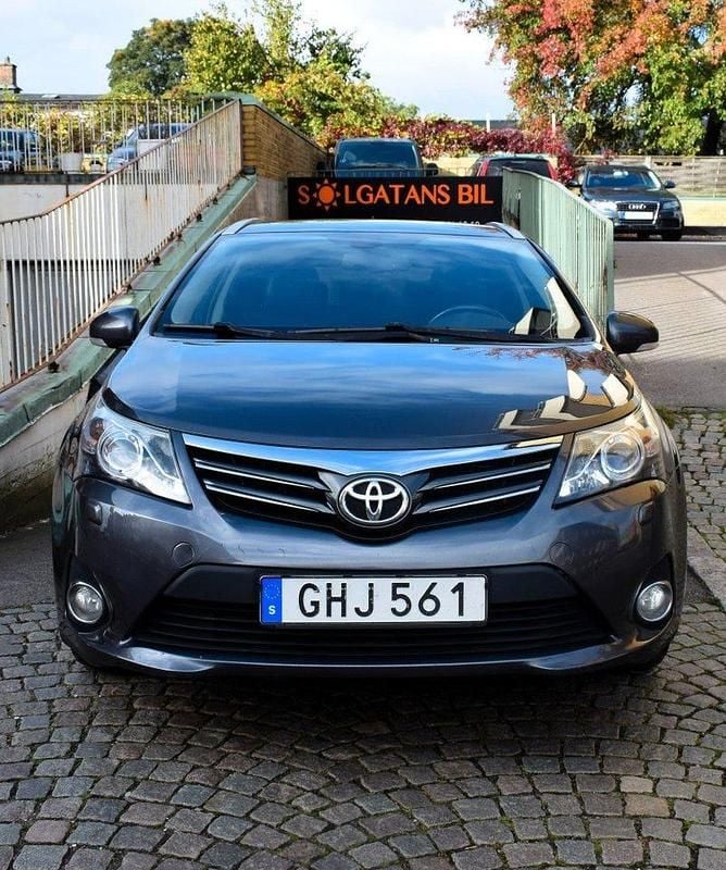 Mörkgrå (grå) Begagnad 2014 Toyota Avensis Edition Kombi | 64 800 kr (Bra pris) - Bild 1/4