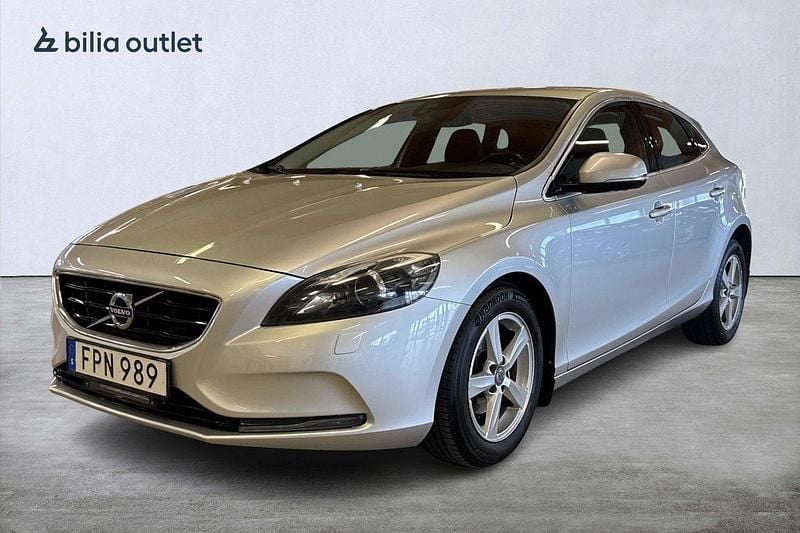 Silver Begagnad 2015 Volvo V40 Momentum Kombi | 89 900 kr (Marknadspris) - Bild 1/3