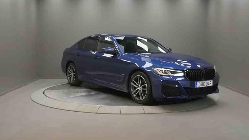 Blå Begagnad 2021 BMW 520 Sedan | 409 000 kr (Marknadspris) - Bild 1/1