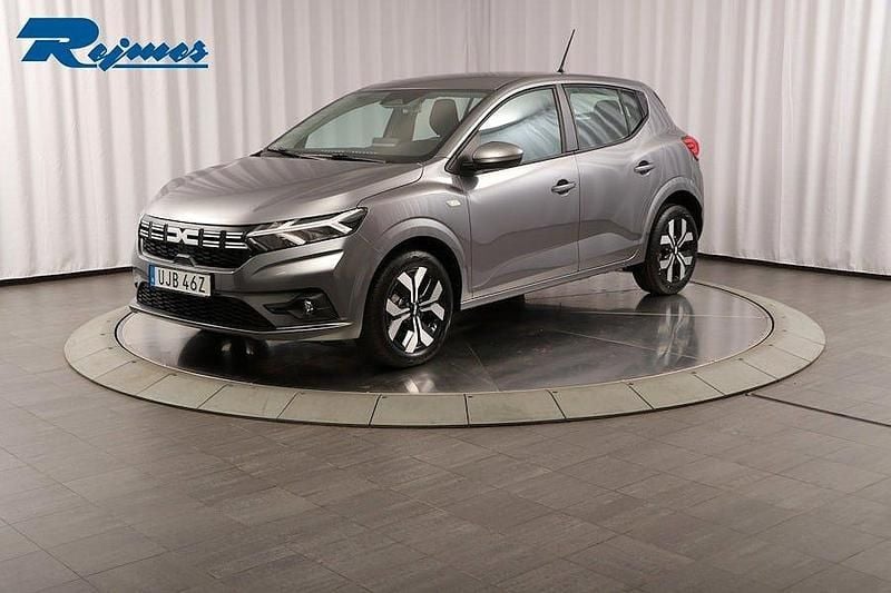 Grå Ny 2025 Dacia Sandero Expression Halvkombi | 229 200 kr (Marknadspris) - Bild 1/4