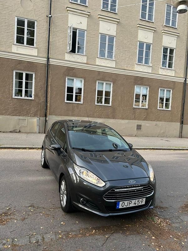 Begagnad 2017 Ford Fiesta Halvkombi | 114 995 kr (Bra pris) - Bild 1/4