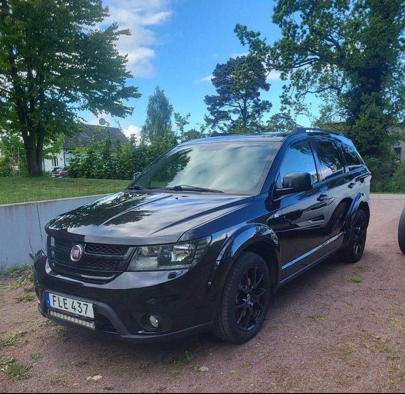 Begagnad 2014 Fiat Freemont Black Code SUV | 92 000 kr (Marknadspris) - Bild 1/3