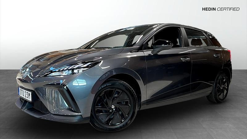 Grå Begagnad 2023 MG MG4 EV Halvkombi | 259 900 kr (Marknadspris) - Bild 1/4